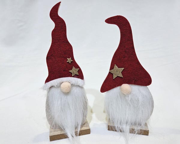 Elf XL 24.5x8cm, with a long, soft beard, a snub nose, and a