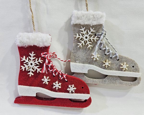 Ice skate pendant (set of 2) made of thick felt (13 x 11.5 x