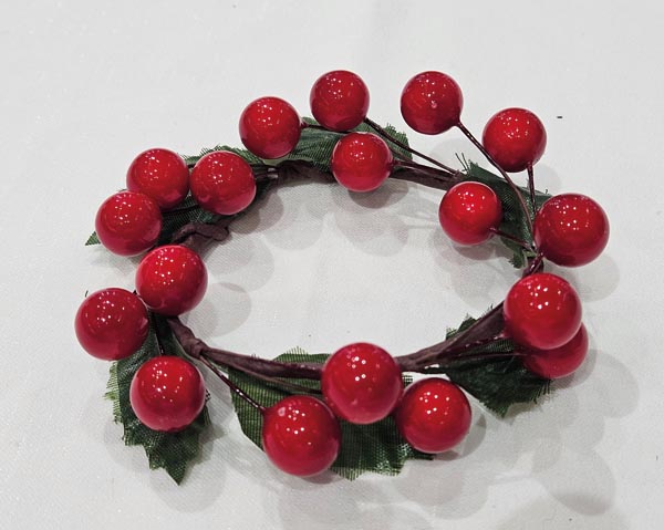 Beautiful berry wreath 11cm, with 18 beautiful glossy red be