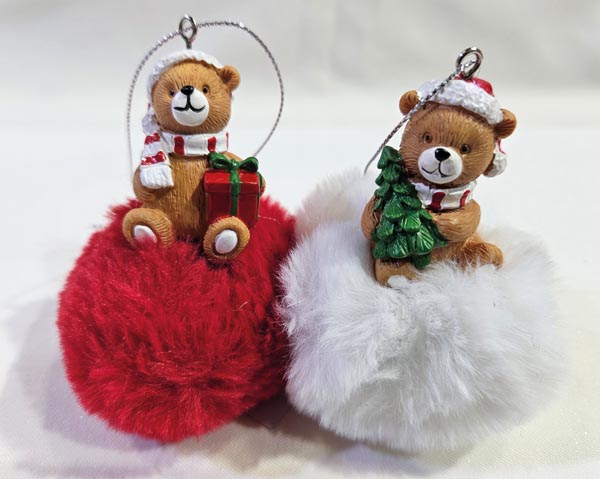 Tetty bear made of finest resin 8x6x6cm, on a cuddly ball, w