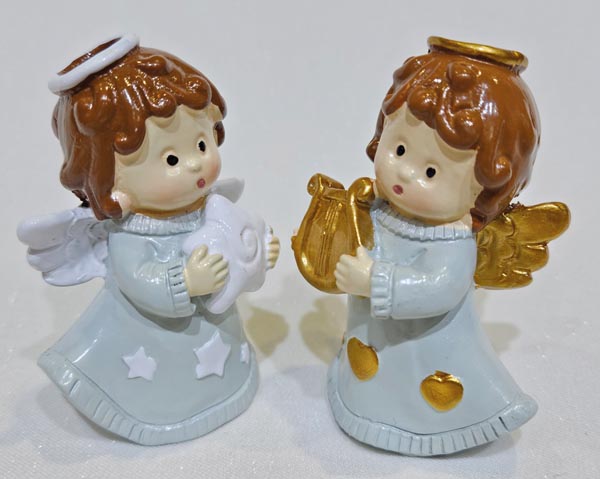 Sweet angel 7.3 x 4.9 cm, with a harp or star, made from the