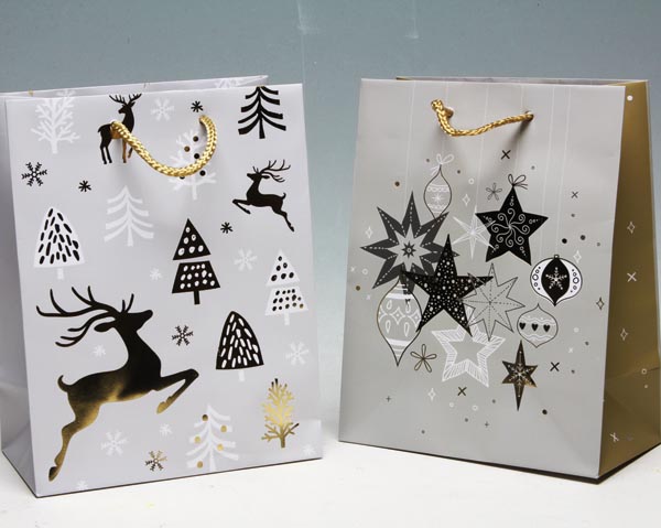 Gift bag 23x18cm, moose or snowflakes 2-way sorted, with