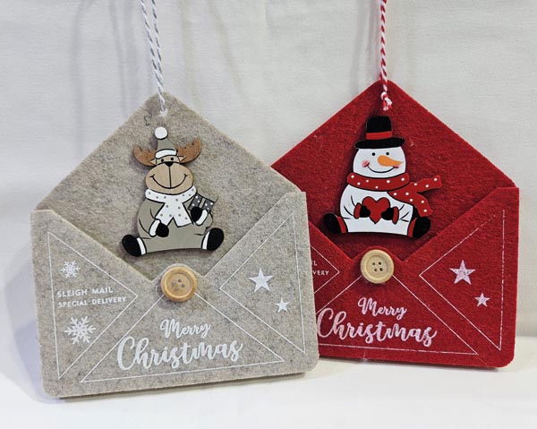 Cute felt envelope, 14x14x1cm, decorated with wooden appliqu
