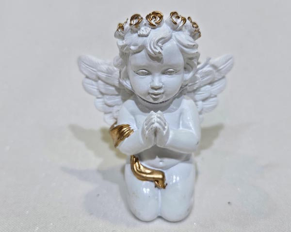 Angel with golden ribbon (6.7 x 5.9cm), handcrafted from the